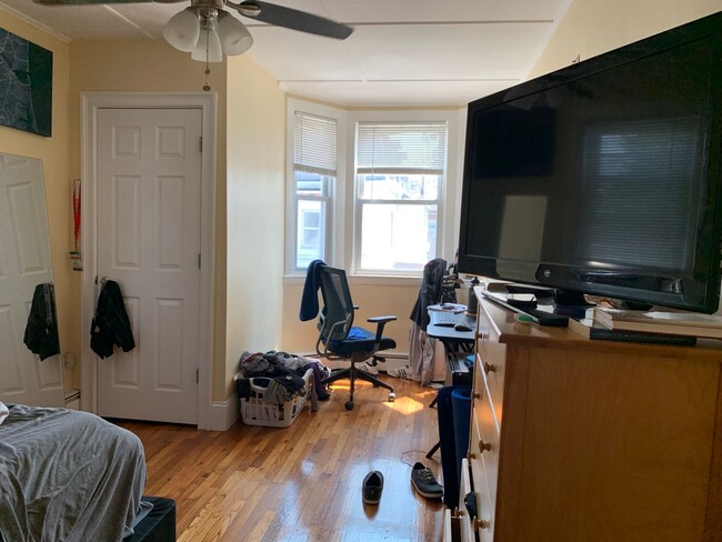 Building Photo - East Somerville, Laundry, Eat-in Kitchen, ...