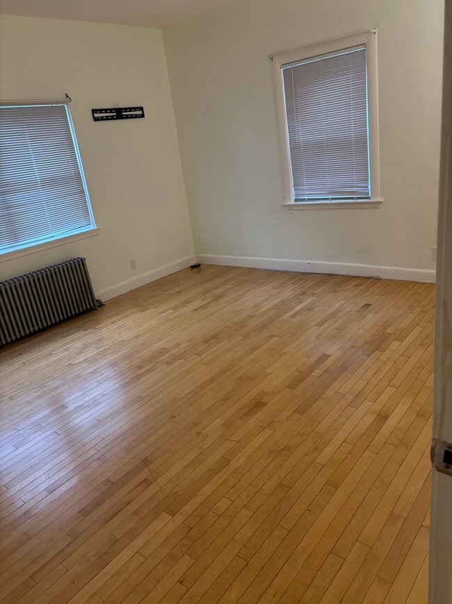 Building Photo - 103 Essex St