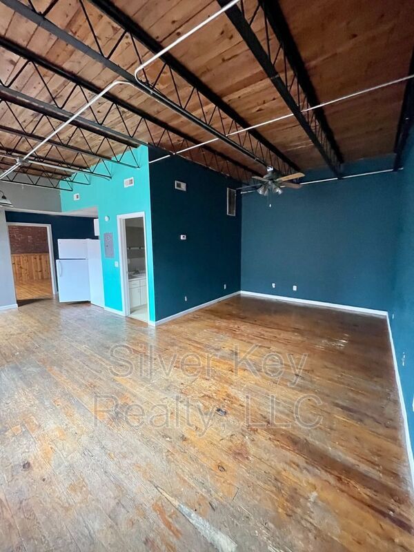 Foto del edificio - 217 E Washington Ave