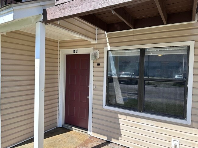Building Photo - 755 Burcale Rd