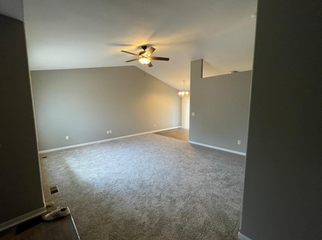 Building Photo - 5 Bedroom 3 Bath Home close to schools and...