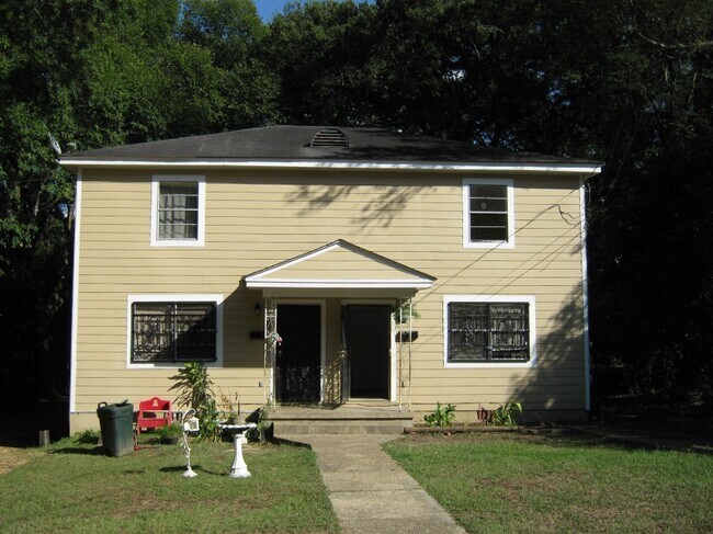 Frente del hogar - 128 Columbia Ave