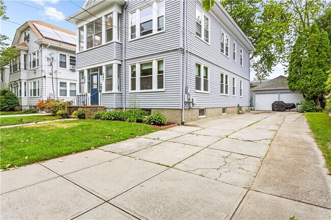 Building Photo - 649 Pleasant Valley Pkwy