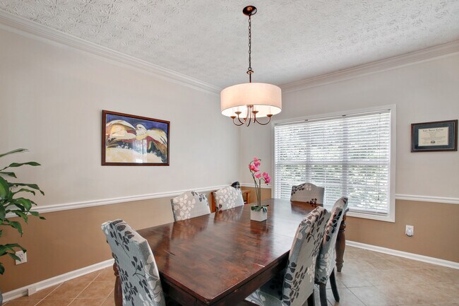Building Photo - 3840 Cherry Ridge Walk