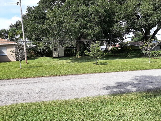 Rear yard - 803 N Gomez Ave