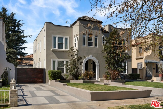 Foto del edificio - 245 N Irving Blvd