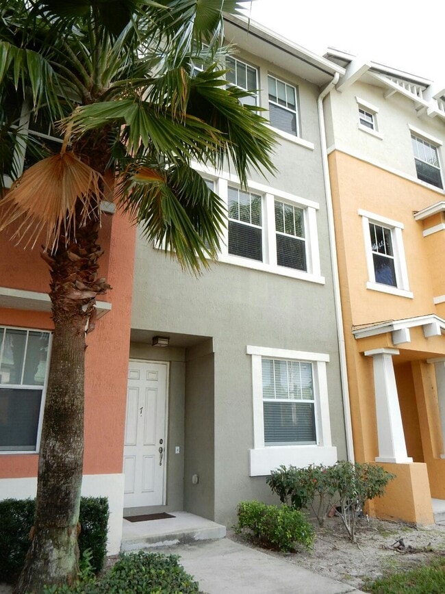 Building Photo - 660 Amador Ln