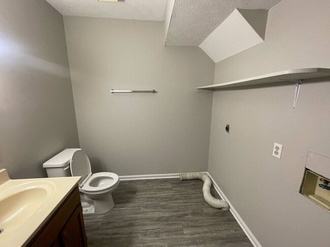 Building Photo - 225 Churchill Dr