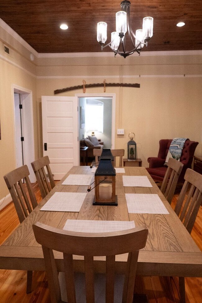 Foto del edificio - ***Furnished***Charming Historical Home for Lease in Downtown Winston-Salem