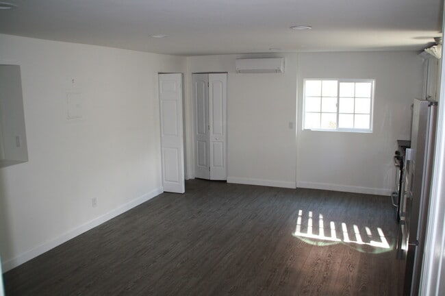 Building Photo - 1012 Laguna Ave