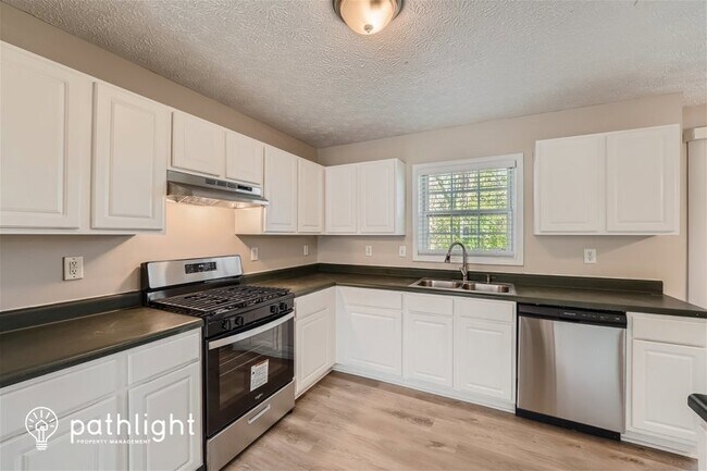 Building Photo - 1323 Westward Dr SW, Marietta, GA, 30008