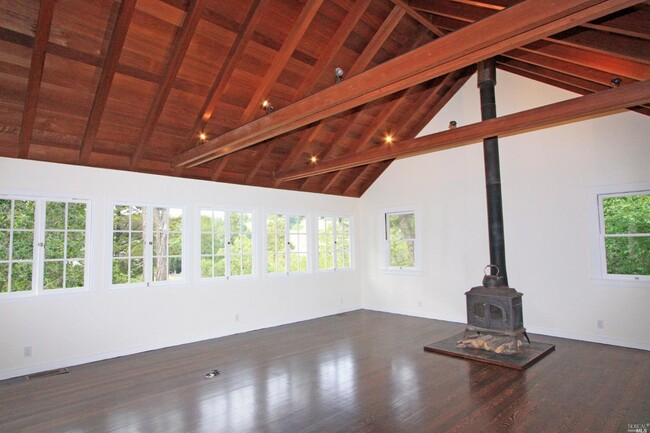 Foto del edificio - 10 Rock Ridge Rd