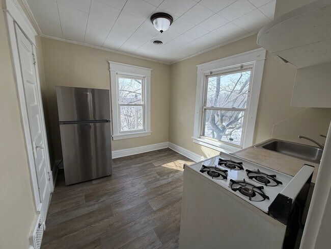 Foto del edificio - 1328 Goodyear Blvd