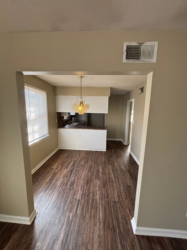 Building Photo - 1247 Kings Mountain Ct