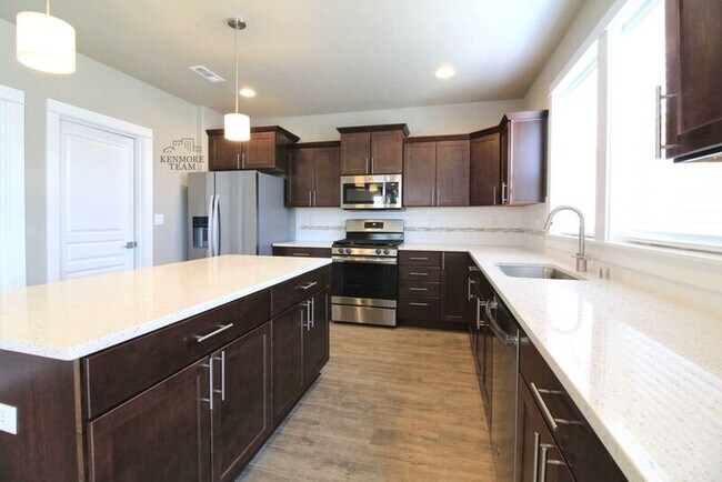Foto del edificio - 563 Roslyn Ct