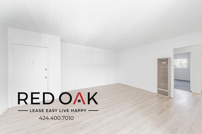 Building Photo - 15000 Moorpark St