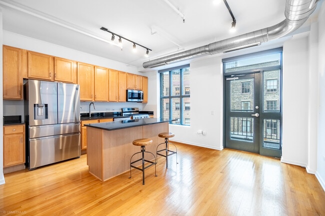 Building Photo - 6 E Monroe St