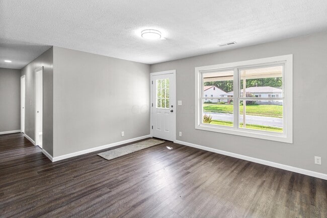 Building Photo - 261 Sunset Dr S