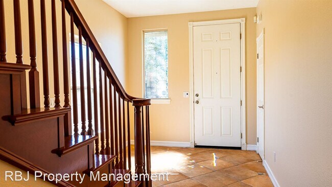 Building Photo - 3 br, 2.5 bath House - 525 12th Street