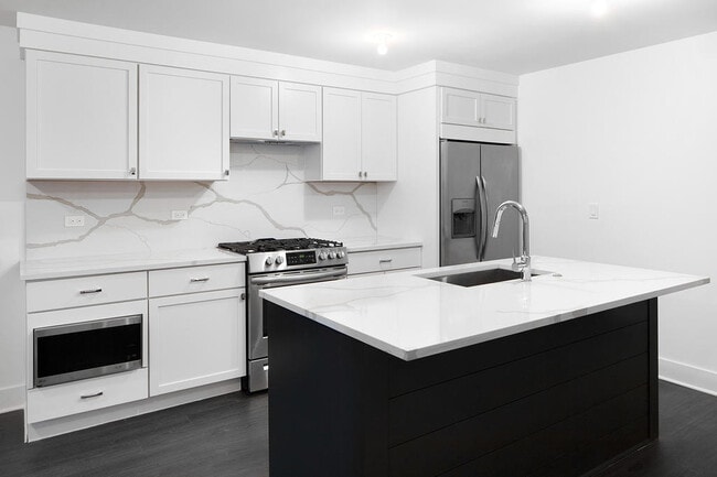 Building Photo - 1833 S Throop St