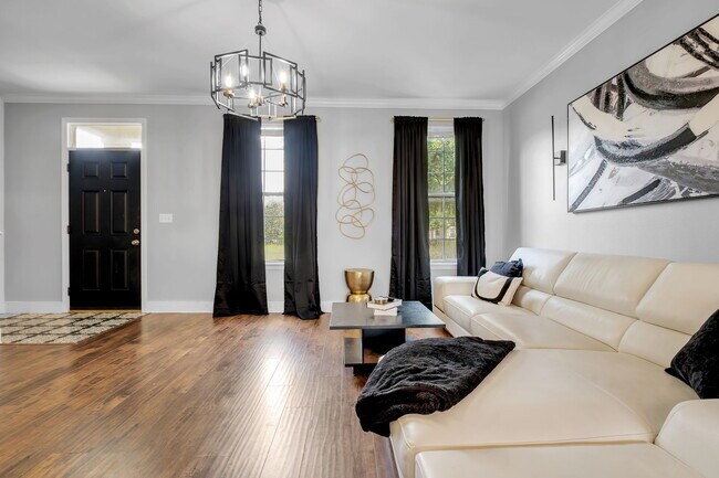Foto del edificio - 4311 Four Oaks Blvd