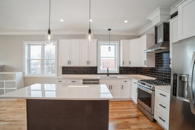 Foto del edificio - 5522 W Higgins Ave