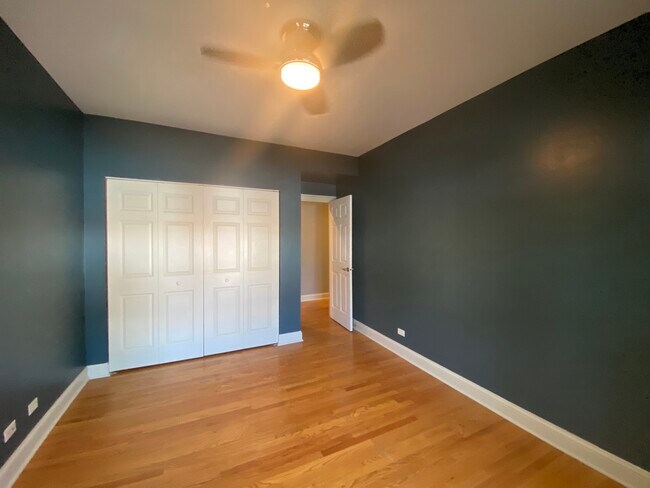 Foto del edificio - 4157 N Bernard St