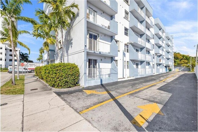 Foto del edificio - 2575 SW 27th Ave