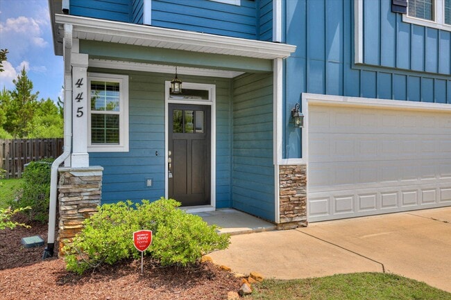 Building Photo - 445 Longmeadow Dr