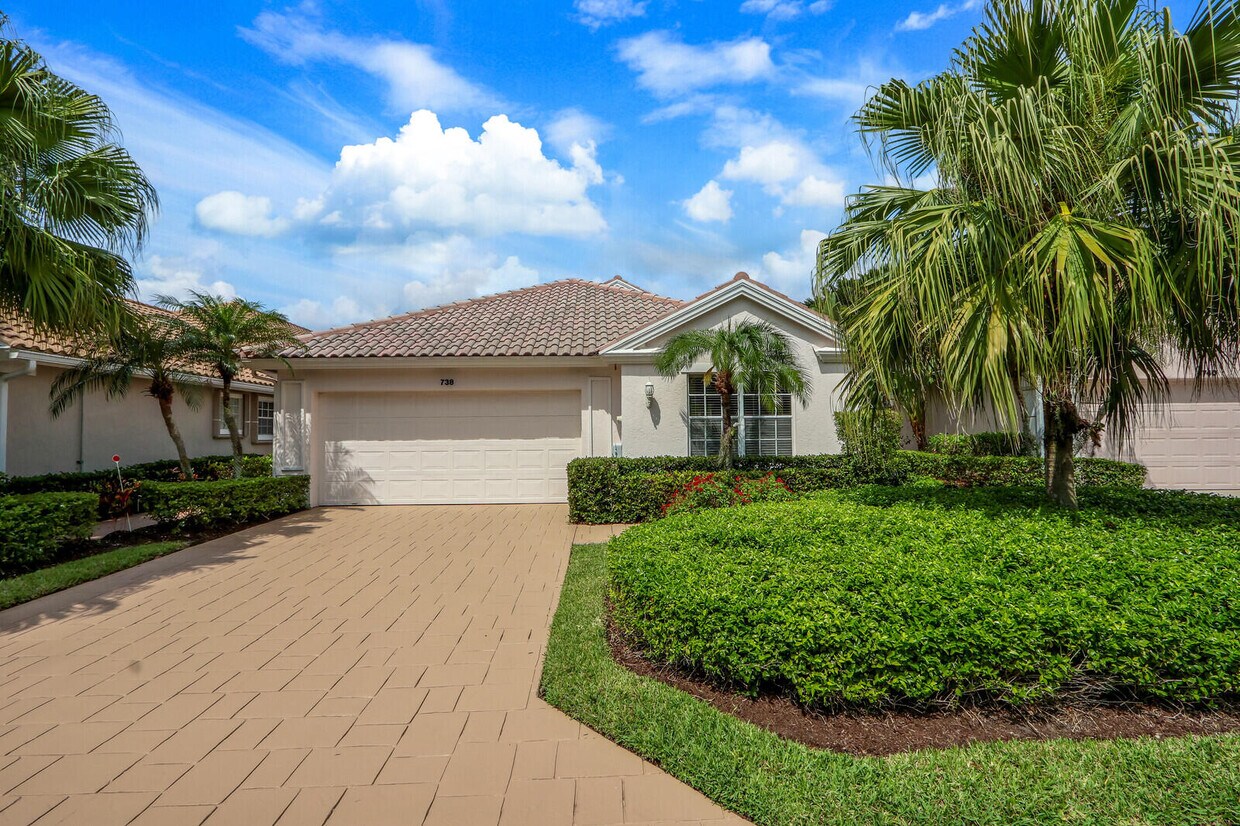 Foto principal - 738 Pinehurst Way