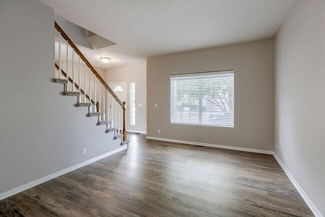 Foto del edificio - 4-Bedroom Walkout with 3,000+ Sq Ft of Liv...