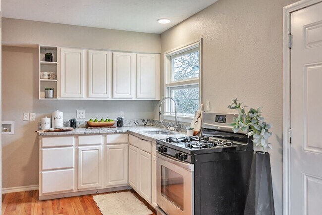 Foto del edificio - Ready for Immediate Move-In!  3 Bed 1 Bath...