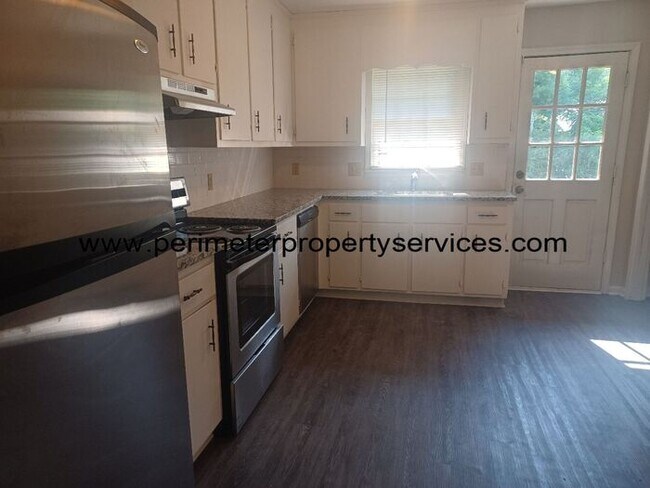 Foto del edificio - Summer Move-in special!! First month of re...