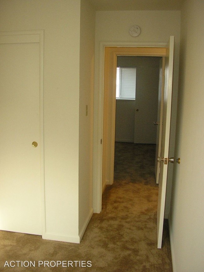 Building Photo - 2202 Americana Dr