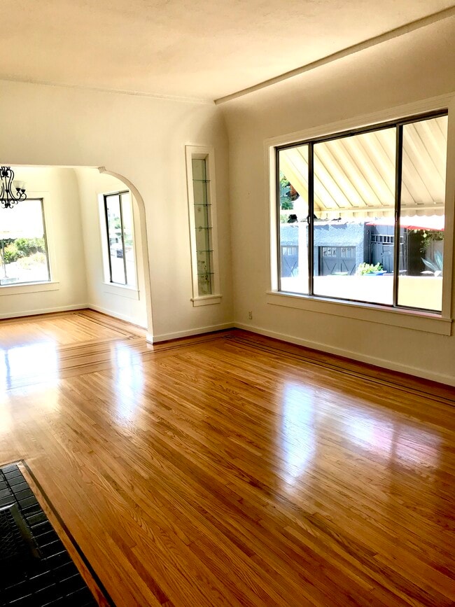Foto del edificio - 2779 Lakewood Ave N