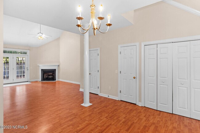 Foto del edificio - 5006 Carleton Dr