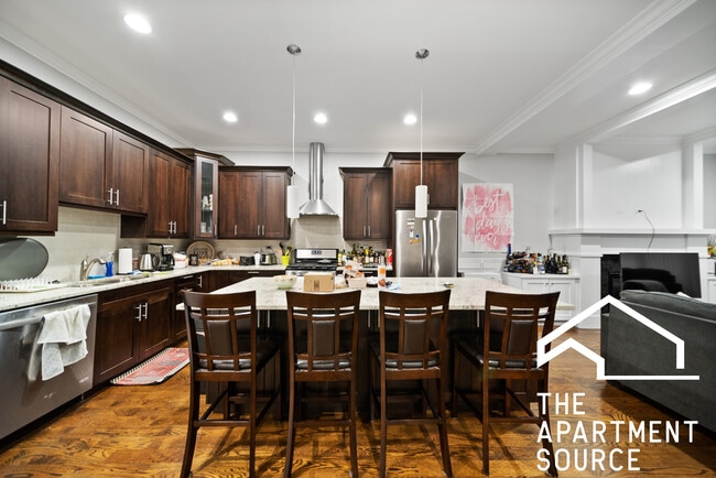 Foto del edificio - 1324 W Grand Ave