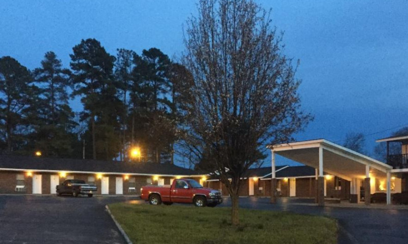 Building Photo - Diamond Country Lodging