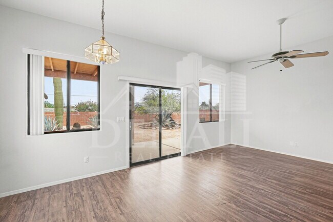 Foto del edificio - 1342 W Hopbush Way