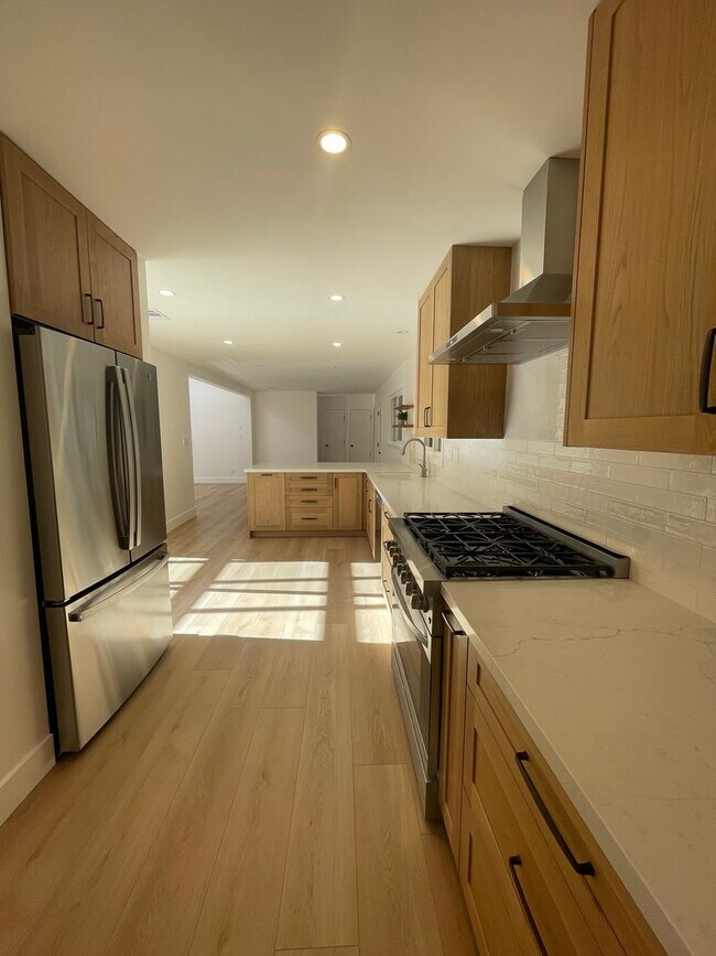 Building Photo - Santa Barbara desired neighborhood