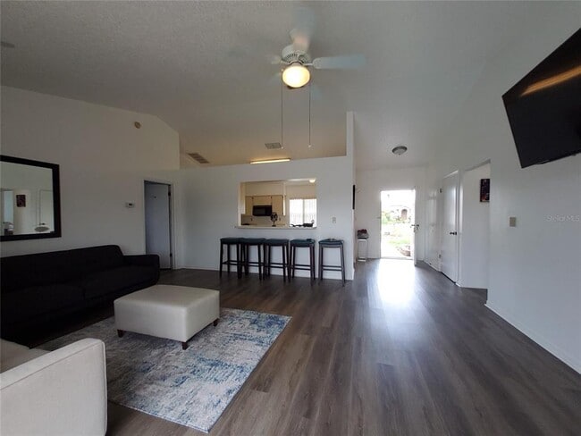 Building Photo - 138 Valentino Ct