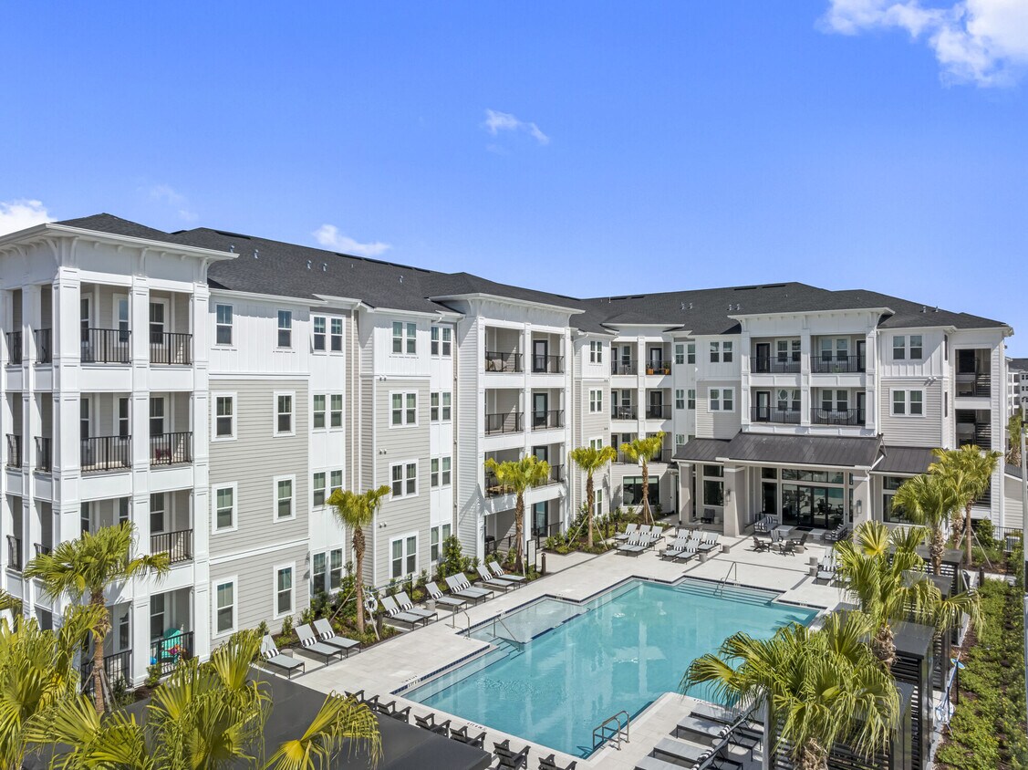 Caroline Waterford Lakes Apartments in Orlando, FL