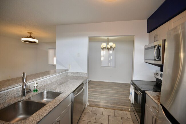 Foto del edificio - First Floor Condo in Norfolk