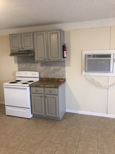 Foto del edificio - Recently Renovated 2 Bedroom 1 Bath Apartm...