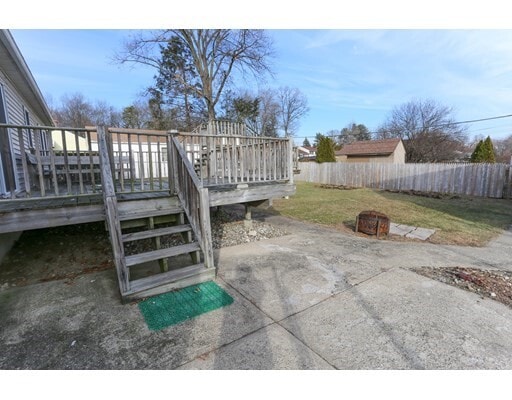 Building Photo - 135 Fiberloid St