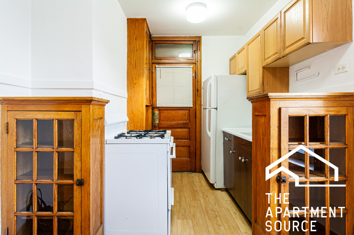 Primary Photo - 3158 N Linder Ave