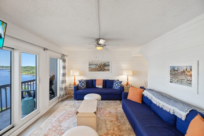 Foto del edificio - 23223 Front Beach Rd