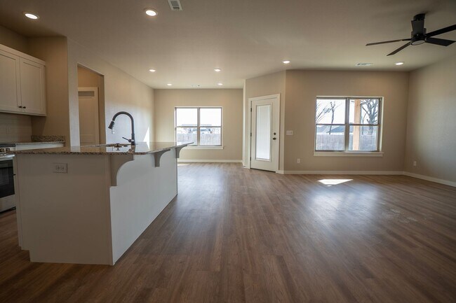 Foto del edificio - Gorgeous New Home Coming Soon!