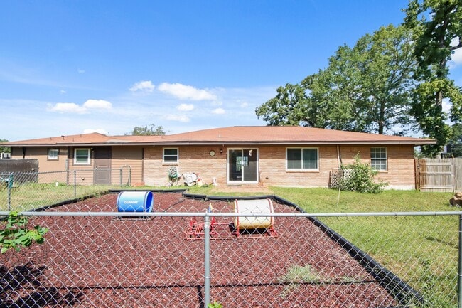 Building Photo - 5302 Treaschwig Rd