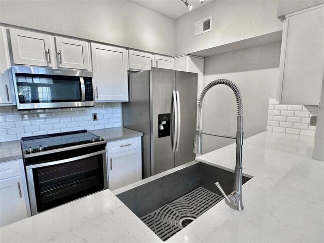 Building Photo - 15200 Memorial Dr